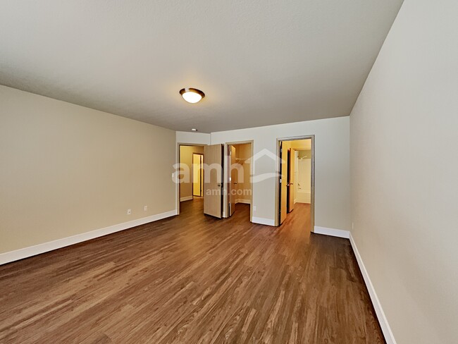 Building Photo - 2609 NE 105th Ct
