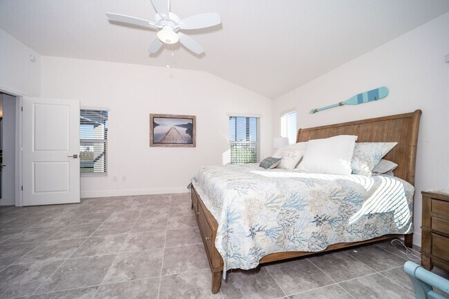 Building Photo - Seasonal 3BR/2BA  with 2-car Garage and PO...