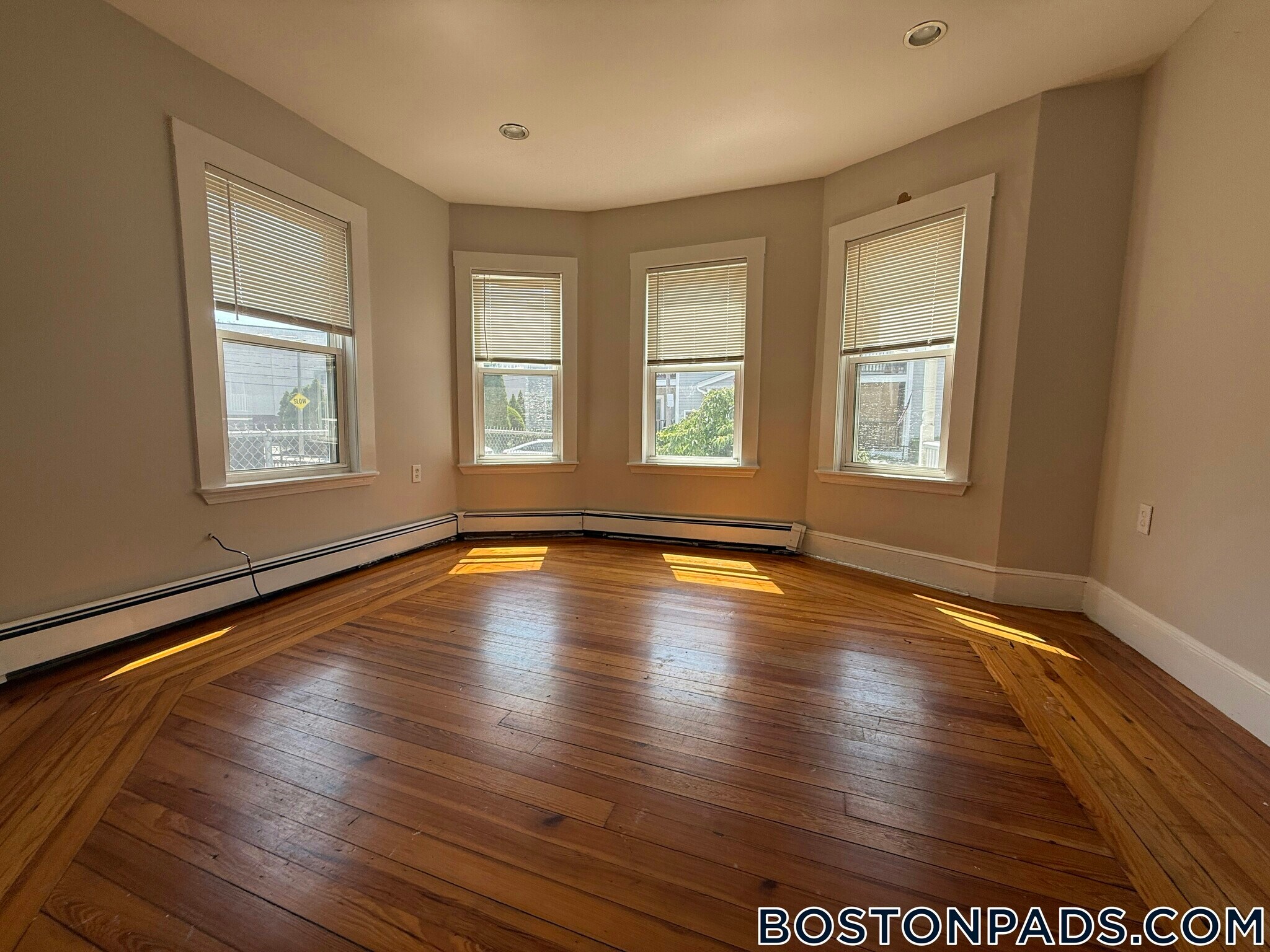 Building Photo - 44 Fenton St