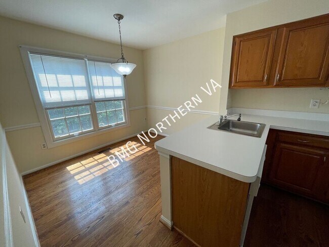 Building Photo - 2105 Kings Garden Way