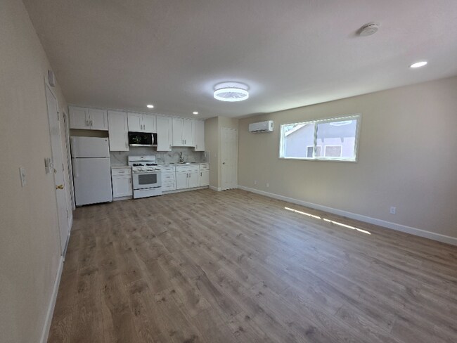 Building Photo - 24542 San Marcos Dr