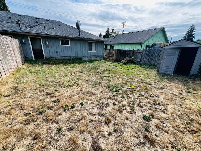 Building Photo - 118 W Birch St