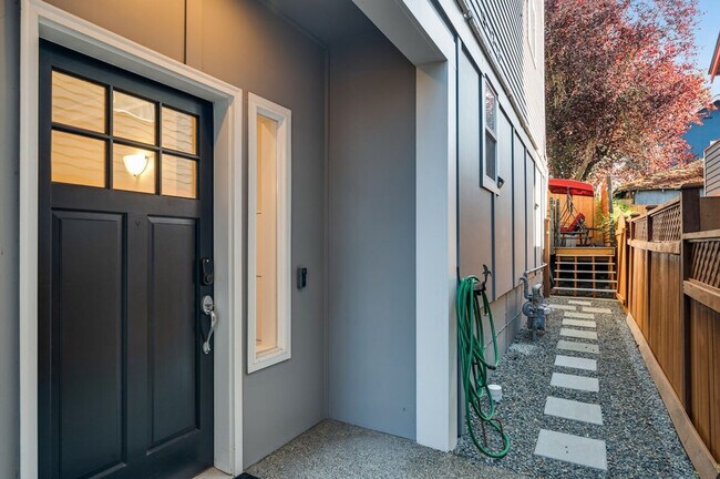 Building Photo - 4224 Francis Ave N