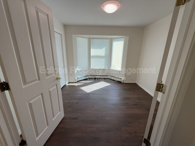 Building Photo - 714 E Harbor Cir