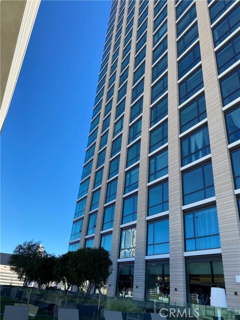 Building Photo - 400 S Broadway