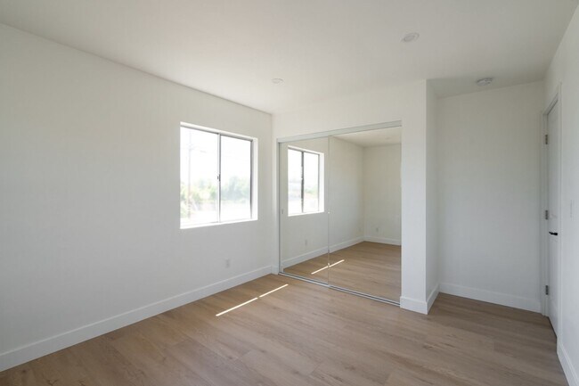 Building Photo - Central air conditioning!