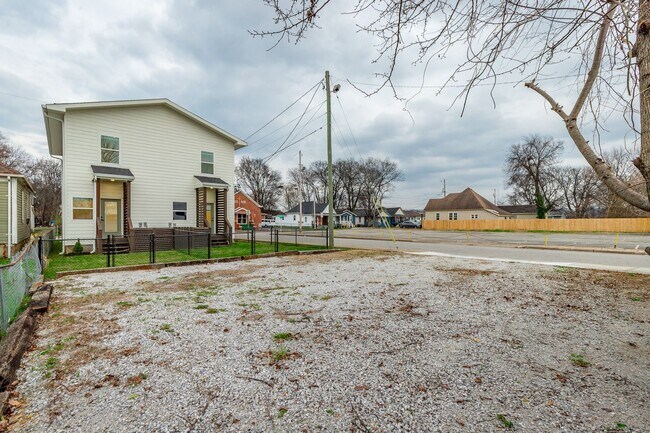 Building Photo - 1124 Garfield St