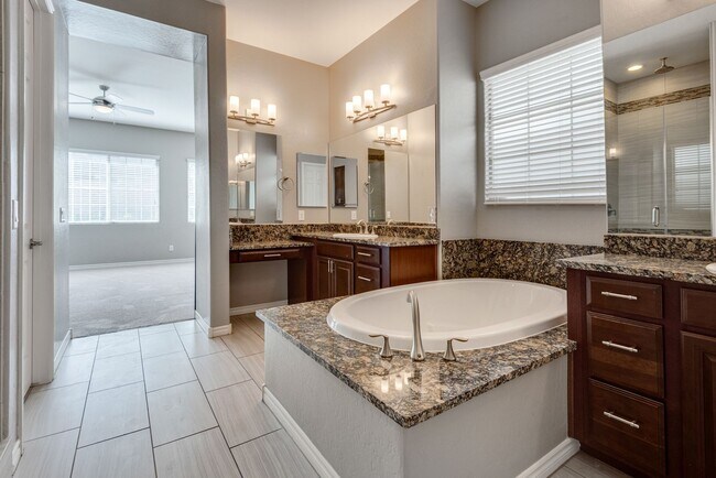 Building Photo - Stunning Summerlin Rental on Private Cul-d...
