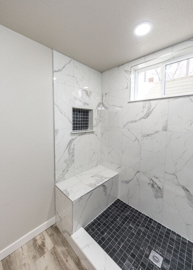 Building Photo - Newly Remodeled 5 Bed Home with Huge Yard