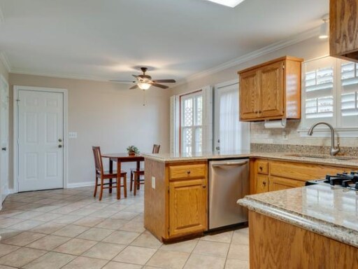 Building Photo - 176 London Ln