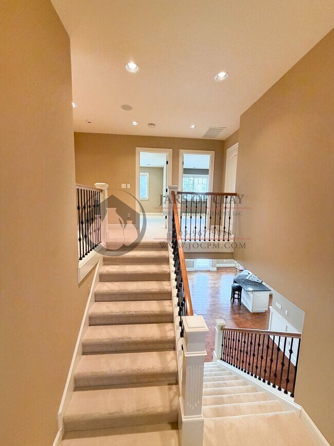 Building Photo - Luxurious Woodburn Residence | Main-Floor Primary Suite & Butler's Pantry