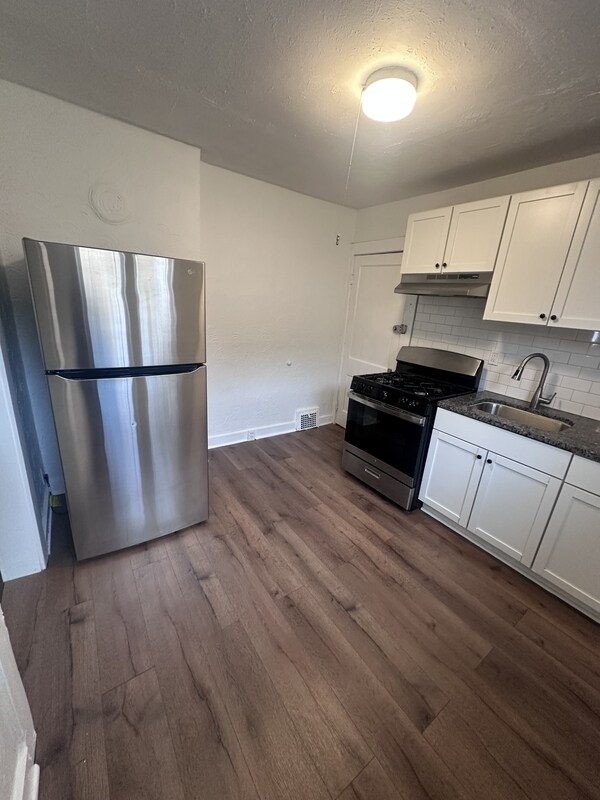 Building Photo - 3229 W 32nd St