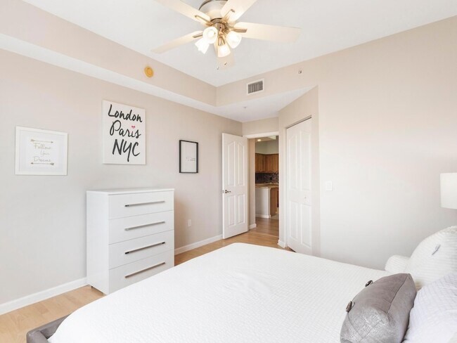 Building Photo - 9309 Myrtlewood Cir W