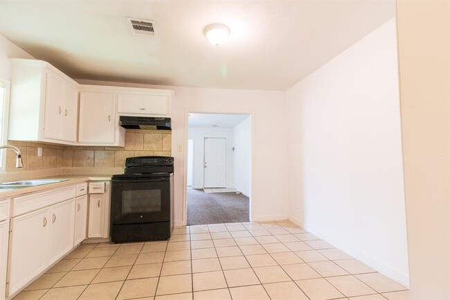 Building Photo - 4634 Clover St