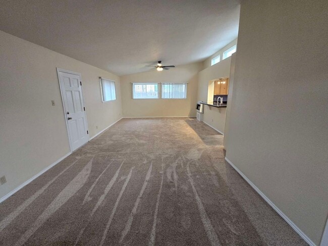 Building Photo - Spacious Home in NE Heights