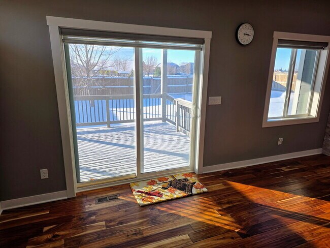 Building Photo - 482 NE Westgate Dr