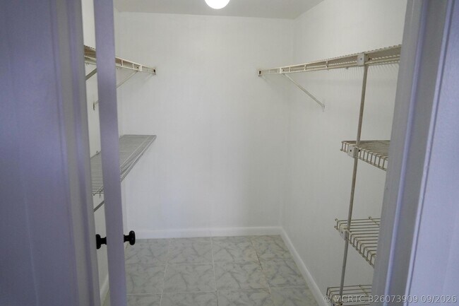 Building Photo - 3720 N Pine Island Rd