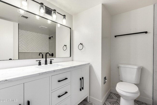 Building Photo - 4848 N Woodmere Fairway