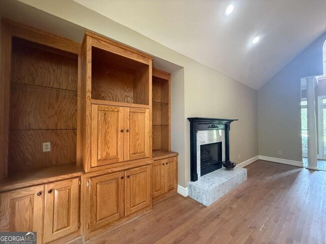 Building Photo - 307 Centennial Rd