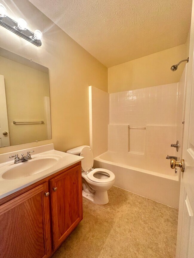 Building Photo - Townhome for Rent in Taylor Springs *****F...
