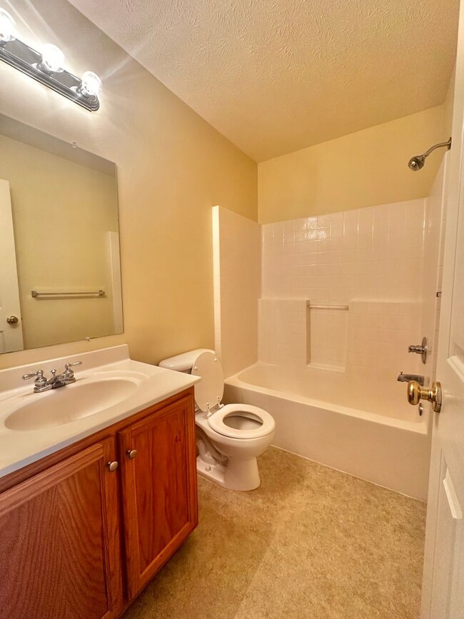 Building Photo - Townhome for Rent in Taylor Springs