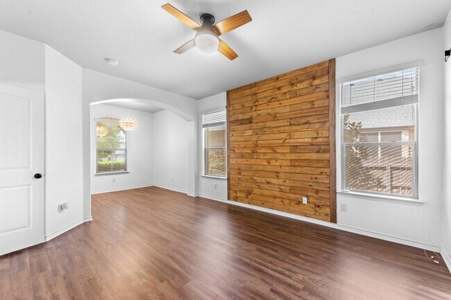 Building Photo - 5705 Fenton Ln