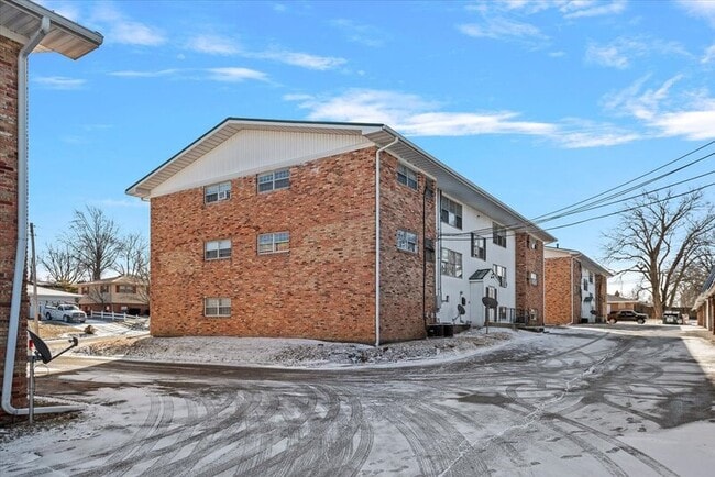 Building Photo - 117 S Elder Ln