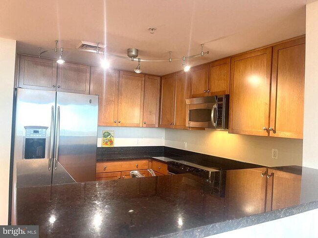 Building Photo - 1020 N Highland St