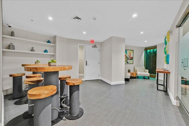 Building Photo - 34th Floor Condo at Allure - Amazing Strip Views!