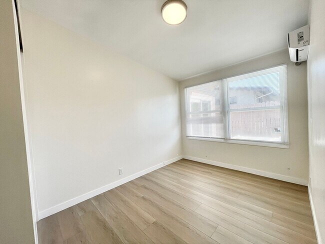 Building Photo - Beautiful Remodeled 4 Bedroom 2 Bathroom H...
