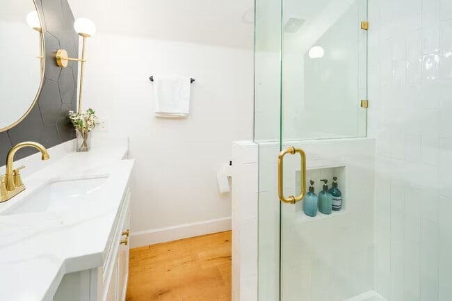 Building Photo - 502 Dark St