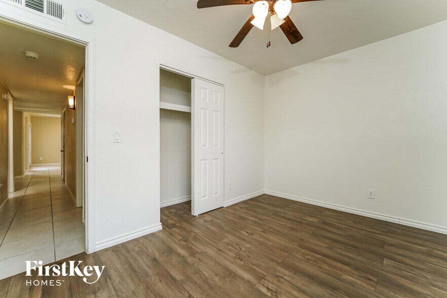Building Photo - 6718 N Positano Way
