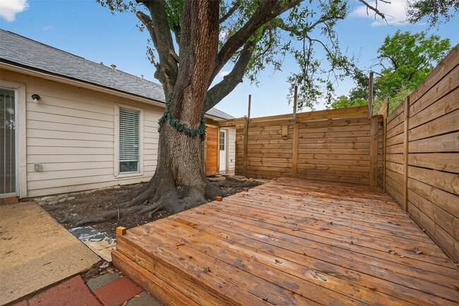 Building Photo - 6102 Crakston St