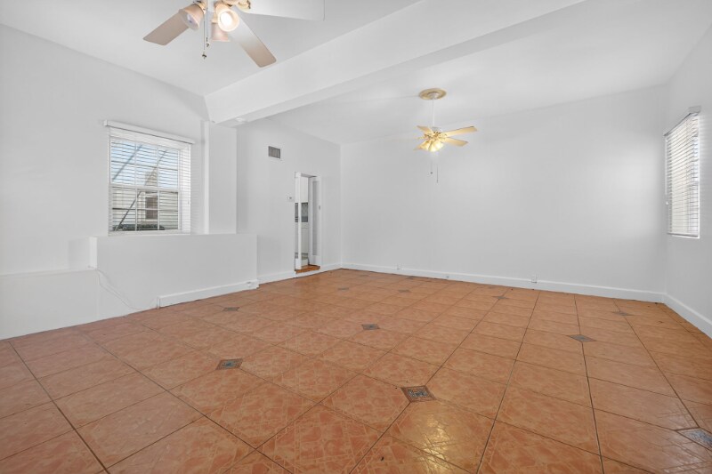 Building Photo - 737 19th Ave N