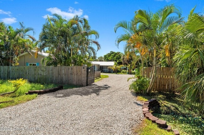 Building Photo - 1625 Hortana Dr