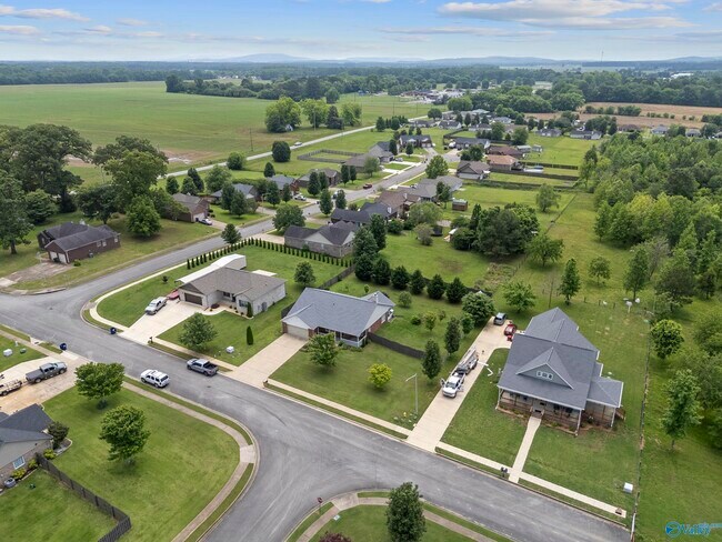 Building Photo - 108 Landings Way Dr