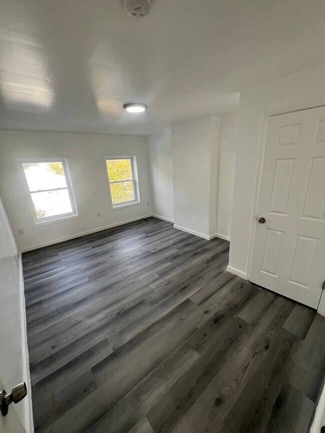 Building Photo - 22 1/2 Seward Ave