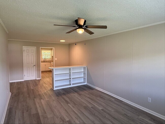 Building Photo - 1771 River Rd