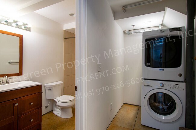 Building Photo - 318-320 W Myrtle