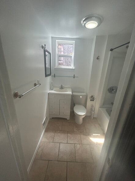 Building Photo - 707 Bunnecke Ave