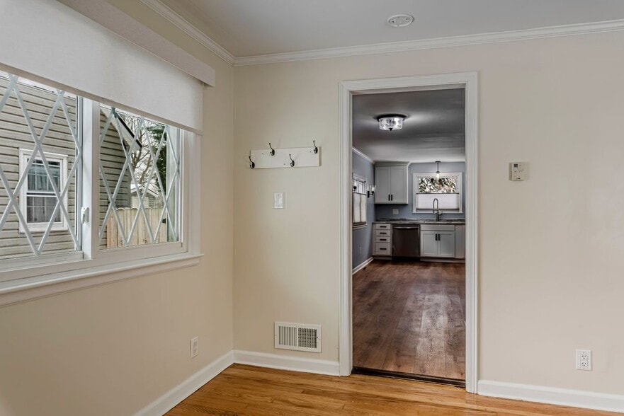 Building Photo - 602 E Garden St