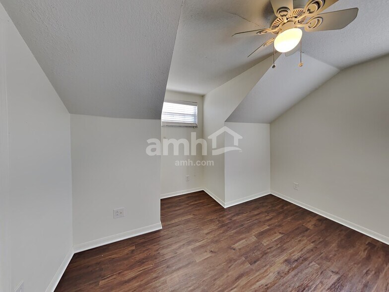 Building Photo - 9643 Patrician Dr