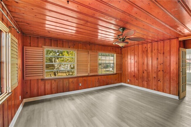 Building Photo - 6013 N Otis Ave