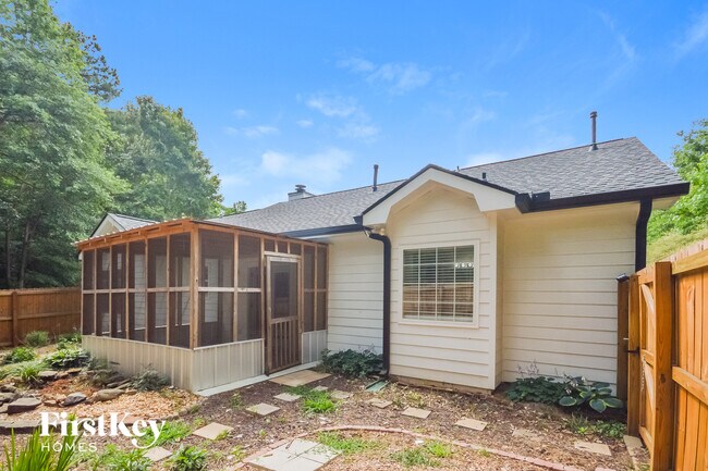 Building Photo - 220 Lakefront Dr
