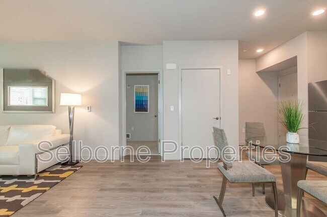 Building Photo - 5239 Claremont Ave
