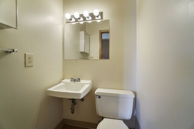 Building Photo - Maplewood Plaza