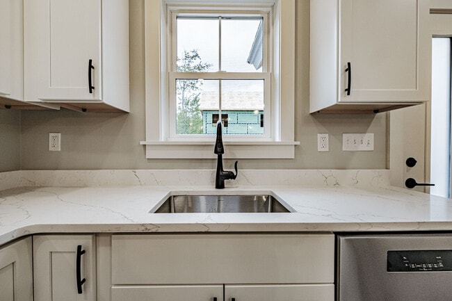 Building Photo - 9 Sunshine Circle