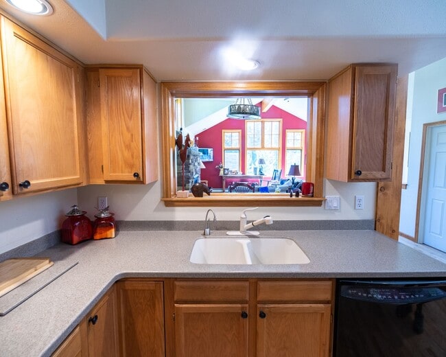Building Photo - Extended Winter rental-Flexible lease term...