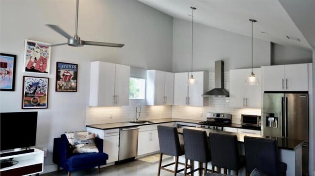 Building Photo - 1131 Mason Ave