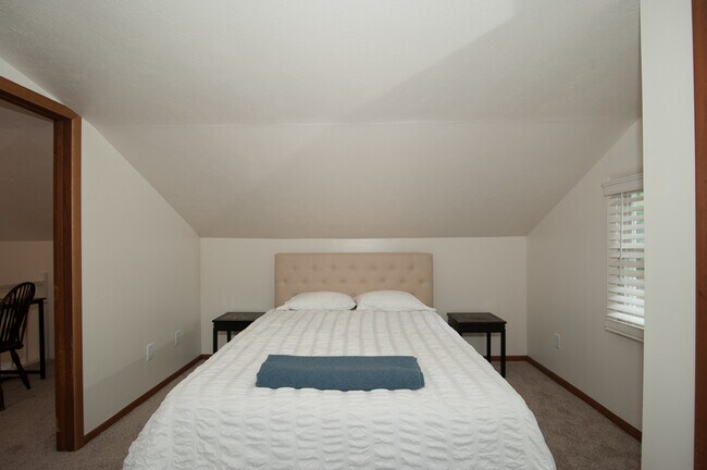 Building Photo - 219 S Gull Lake Dr